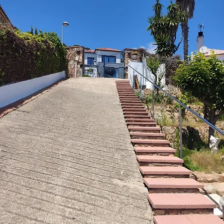 Nyaraló Cliff *